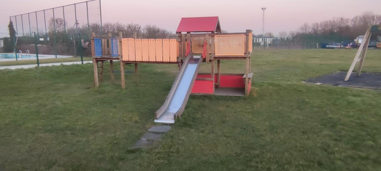 Przytulny Domek Holenderski Z Podgrzewanym Odkrytym Basenem Do Dyspozycji Gosci Де Хаан Екстериор снимка